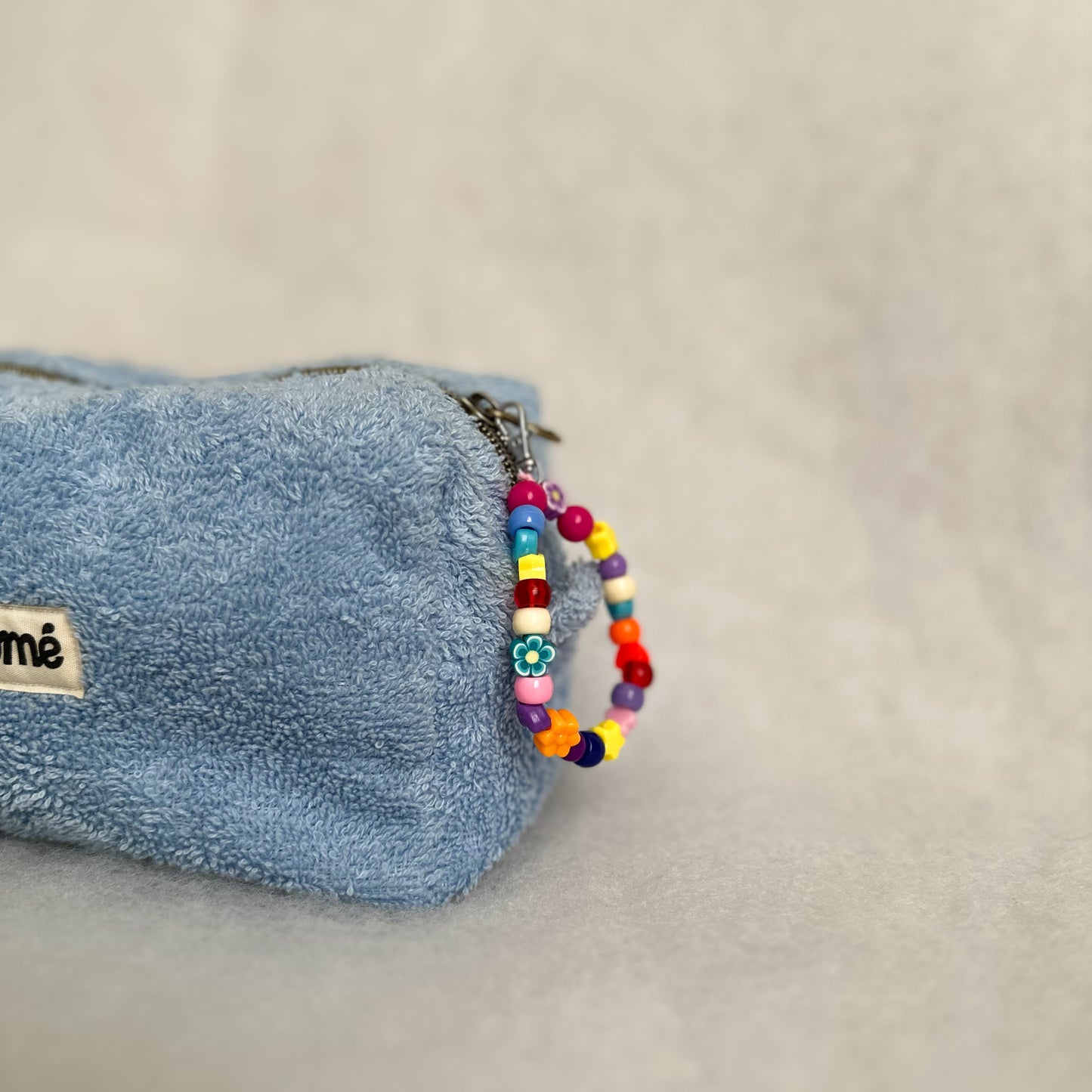 La trousse en éponge BLEU CLAIR